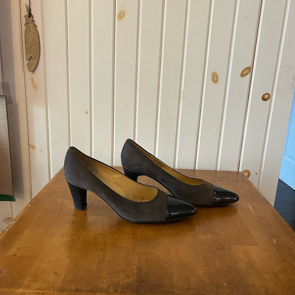 Vintage, Black and Gray, patent and suede, Cap toe Women's Pumps, size 9